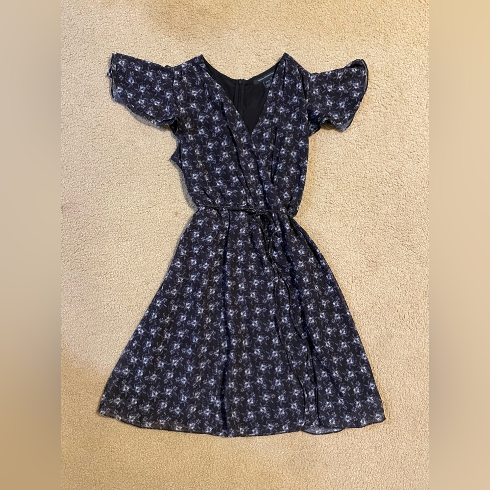 French Connection effortlessly elegant navy floral dress in size 6